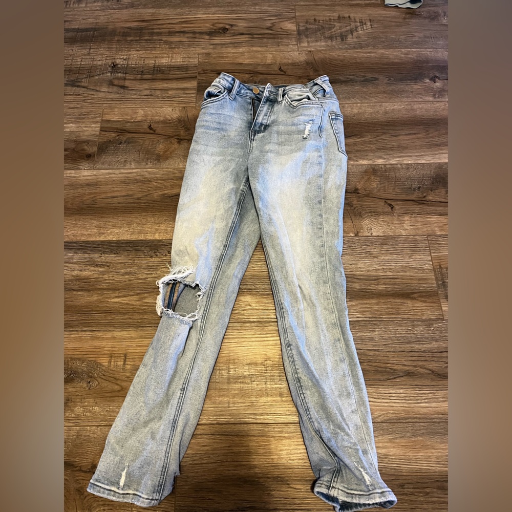 Altar’d state ripped jeans